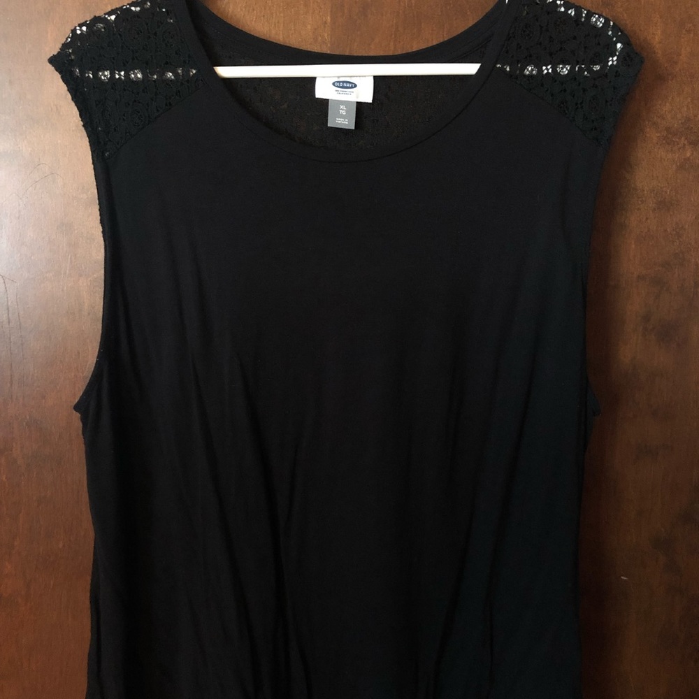 Black Sleeveless Old Navy Shirt